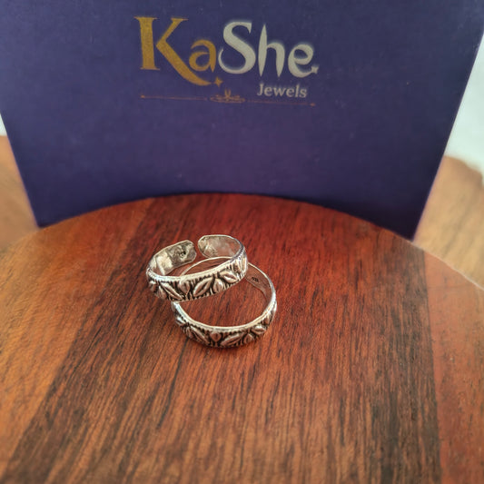Everyday Dainty Indian Leaves Pattern Silver Toe Ring