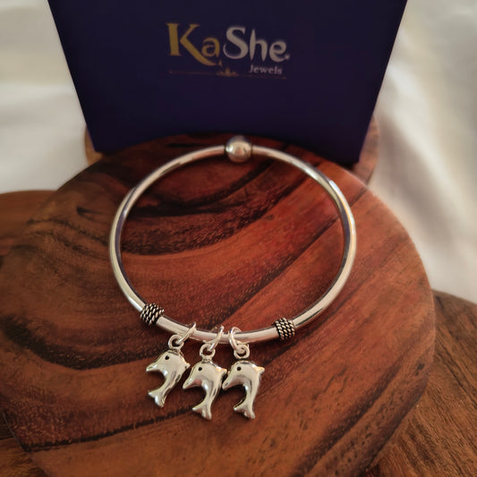 Silver Light Weight Openable Flexi Kada Big With Three Fish Charms