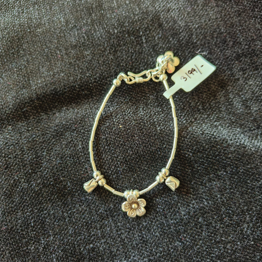 Exquisite Floral Loose Bracelet With Flowers And Bud Charms