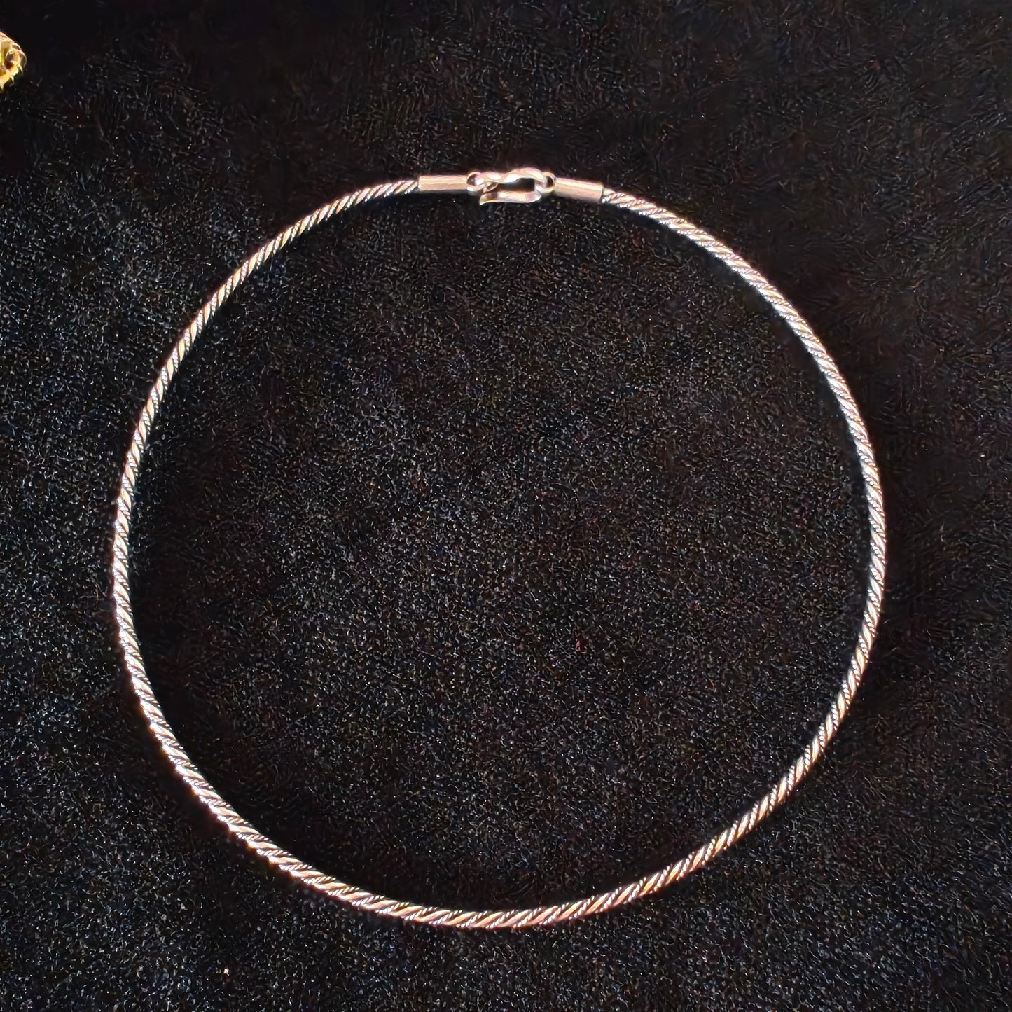 Versatile Necklace Hasli Textured Wire