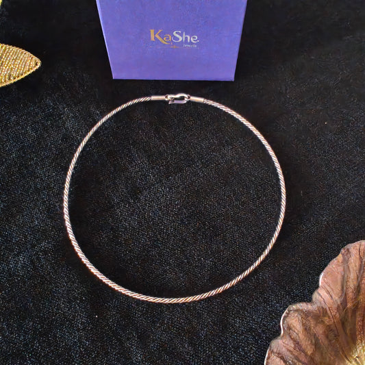 Versatile Necklace Hasli Textured Wire