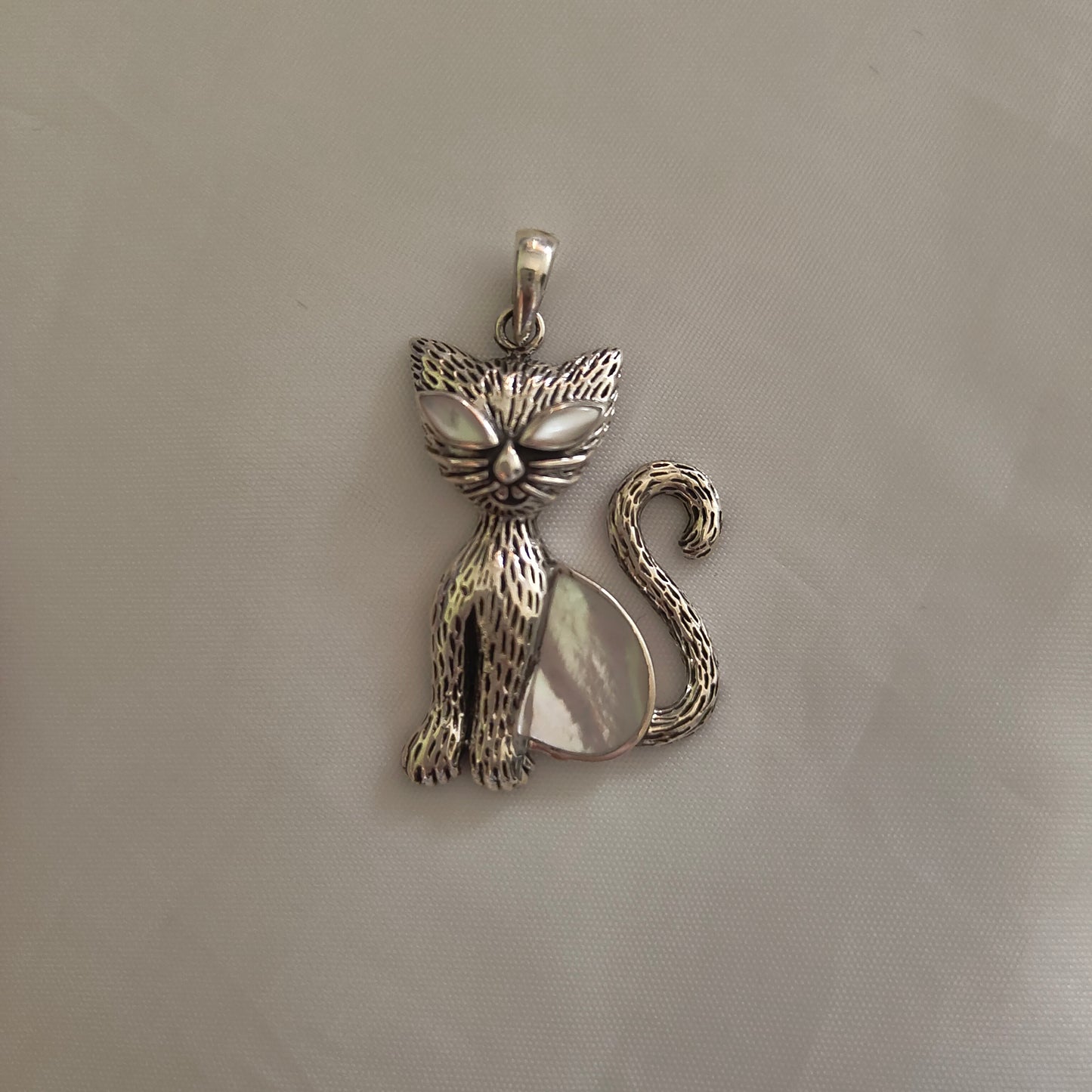 925 Vintage Intricate Silver Mother Of Pearl Cat Pendant