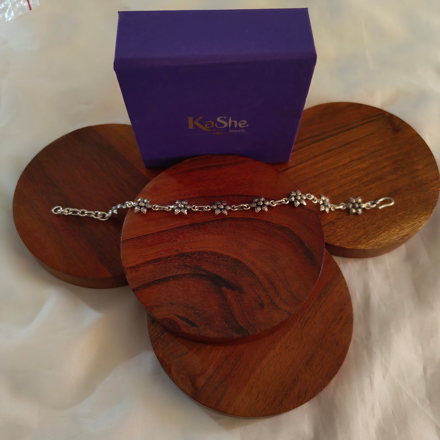 Exquisite 925 Silver Evergreen Flower Loose Bracelet