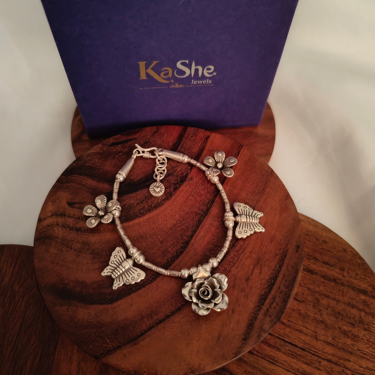 Exquisite Statement Loose Bracelet With Rose Textured Flowers Butterfly Charms