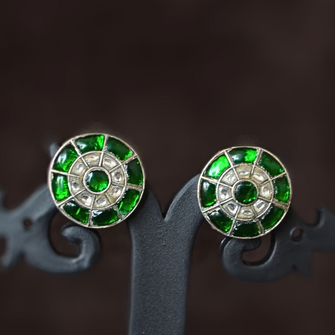 Silver Green And White Wheel Fusion Stud