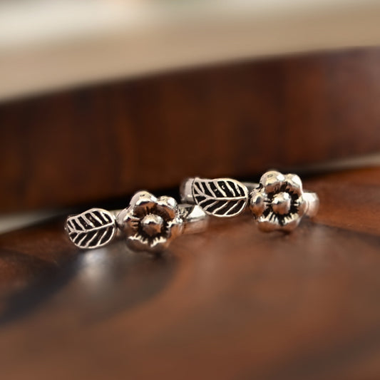 Oxidised Silver Flower and Leaf  Front Open Everyday Wear  Bichiya Toe Ring