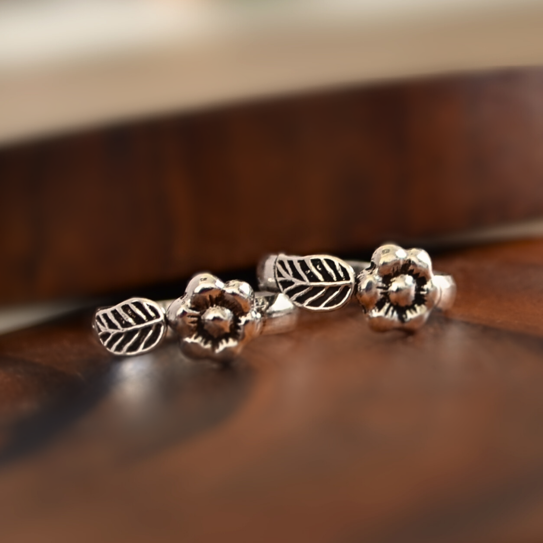 Oxidised Silver Flower and Leaf Front Open Bichhiya Toe Ring